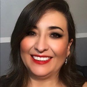 Meet your Posher, Lorraine